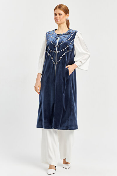 İnce Nakış ve Taş detaylı Uzun Kadife Yelek