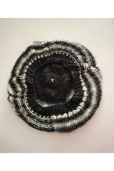 ENGIN Women's Hand Knitted Wool Black and White Painter Beret