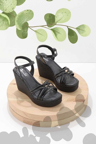 Bambi Women's Black Wedge Heeled Shoes K05823090509