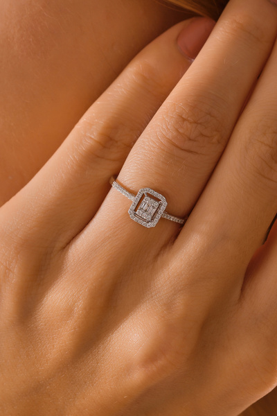 MOOM MÜCEVHERAT 14 Ayar Altın Pırlanta Baget Tektaş Yüzük