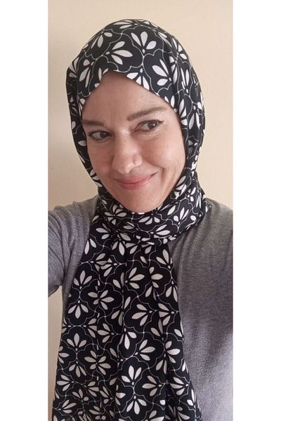 İskeçe Exclusive Black and White Scarf with Self Pattern in Custom Box