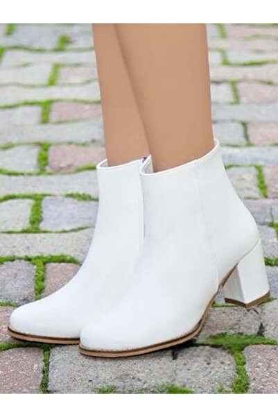 Kocamanlar Ayakkabı Feles Must-Have Білі жіночі черевики на підборах