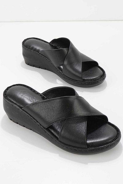 Bambi Black Leather Women's Slippers K04529060103