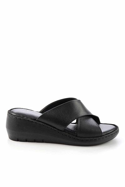 Bambi Black Leather Women's Slippers K04529060103