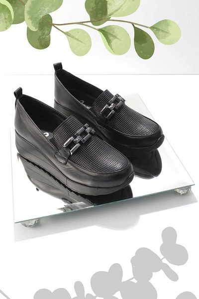 Bambi Schwarze Damenschuhe mit Keilabsatz aus echtem Leder K 01586371403
