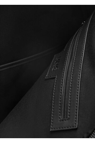 MANGO Man Kompakt deri efektli sırt çantası