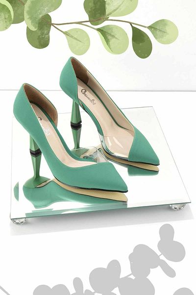 Bambi Klassische Damenschuhe mit Absatz aus mattgrünem Satin K 01992000938