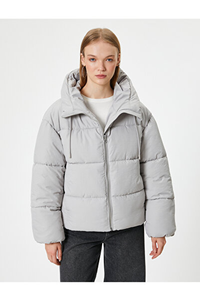 Koton Къса надуваема яке с качулка, цип и джобове, удобна кройка