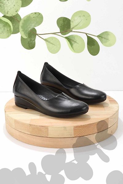 Bambi Black Leather Women's Wedge Heeled Shoes K01531199603