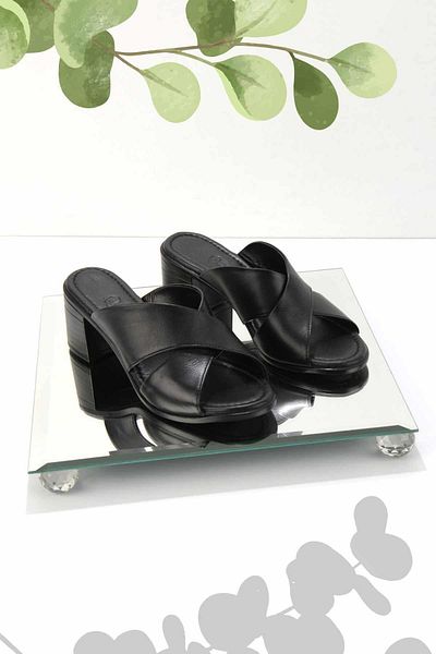 Bambi Black Leather Women's Slippers K04529184303