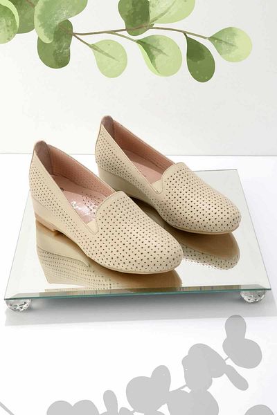 Bambi Beigefarbene Damenschuhe aus echtem Leder mit Keilabsatz K 01531199503