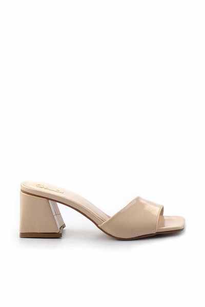 Bambi Nude Wrinkled Patent Leather Women's Slippers K04471133008