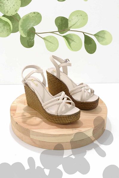 Bambi Beige Damenschuhe mit Keilabsatz K 05823700209
