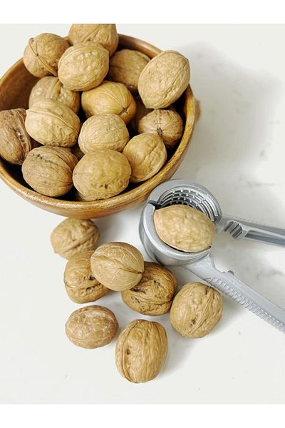 STOREMAX Home Walnut Cracker, Sturdy Steel Chrome Color Casting Walnut and Nut Cracker