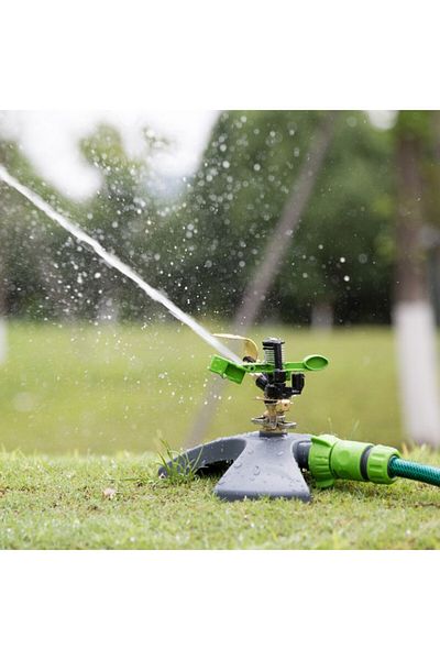 Daye Large Spray Coverage Metal Water Sprinkler with PT Base