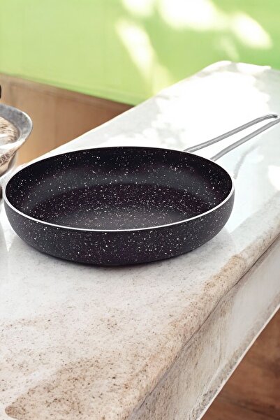 Gökdil Cantef Yanmaz Yapışmaz 32 Cm Metal Kulplu Granit Tava