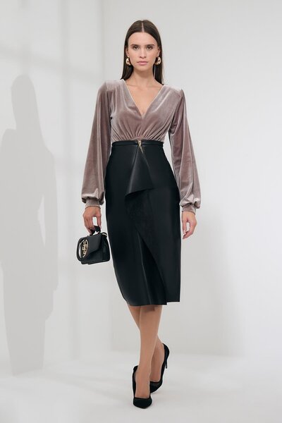 EXPLOSION V Yakalı Büzgü Detaylı Kadife Şık Bluz