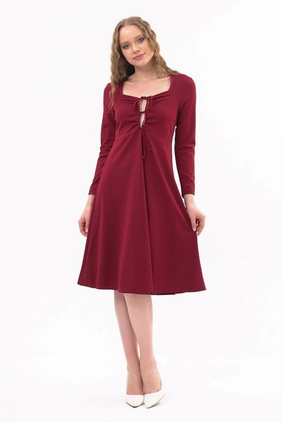 Apsen Collection فستان نسائي من Apsen باللون العنابي مع تفاصيل ربط على الصدر ...