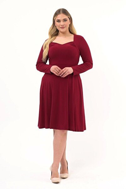 Apsen Collection فستان نسائي من Apsen باللون العنابي بياقة خماسية الأضلاع وأك...