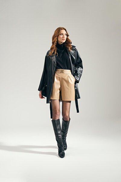 EXPLOSION Vegan Deri Süet Garnili Gold Aksesuarlı Şort