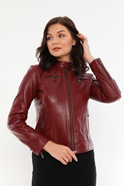 Basics&More سترة نسائية بسحاب من الجلد باللون العنابي - بوني