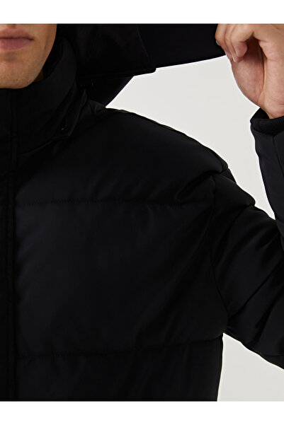 LC Waikiki Ανδρικό πουπουλένιο παλτό LCW Vision Black Standard Mold με κουκούλα