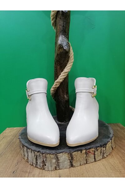 MODA Krem Rengi Gold Tokalı Kemerli Topuklu Kadın Günlük Kısa Çizme