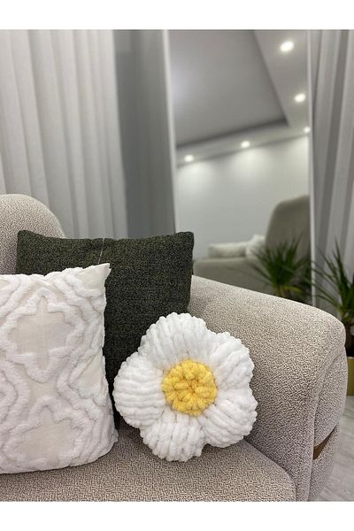 Home Soft and Stylish Daisy Pillow - Natural and Elegant Daisy Decorative Pillow / Gift Daisy Pillow