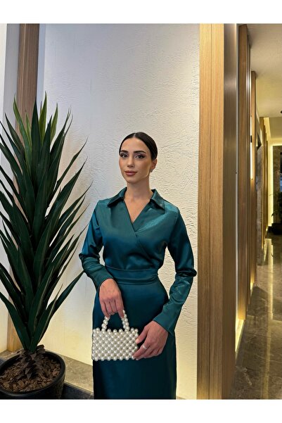 BEYZATURAN Пола-молив с яка на риза, изумрудено зелена сатенена благородничес...