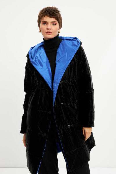 STELLA PULVIS Palton negru matlasat cu căptușeală albastră