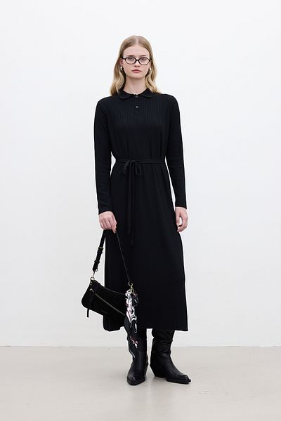 Manuka Schwarzes Strickkleid – Design mit Kragen