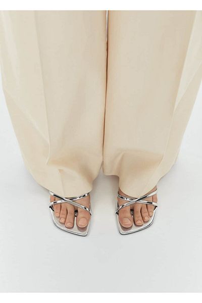 MANGO Woman Sandalen mit metallischem Banddetail