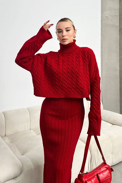 bacc Bordeauxrotes Set aus kurzem Pullover und Strickkleid mit Strickmotiv - High-Rise BC231004