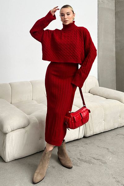 bacc Bordeauxrotes Set aus kurzem Pullover und Strickkleid mit Strickmotiv - High-Rise BC231004