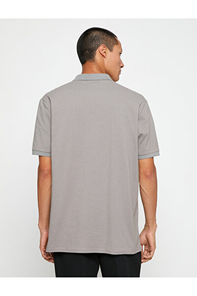Koton Basic-T-Shirt mit Rollkragen, schmaler Passform und Knöpfen