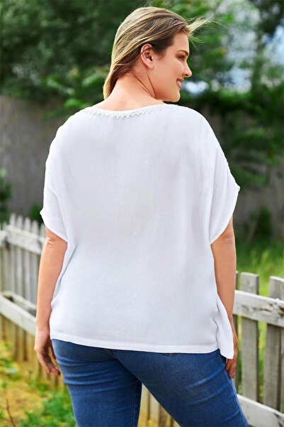 Zer Otantik V-Neck Lace Detailed Plus Size Blouse Ecru