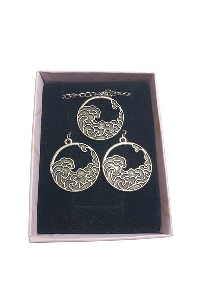 Ororabutik Silver Color 30mm Wave Figured Necklace and Earring Set