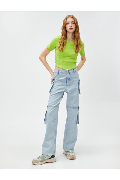 Koton Crop T-shirt με κοντό μανίκι με κορσέ με λαιμόκοψη, λεπτή κοπή