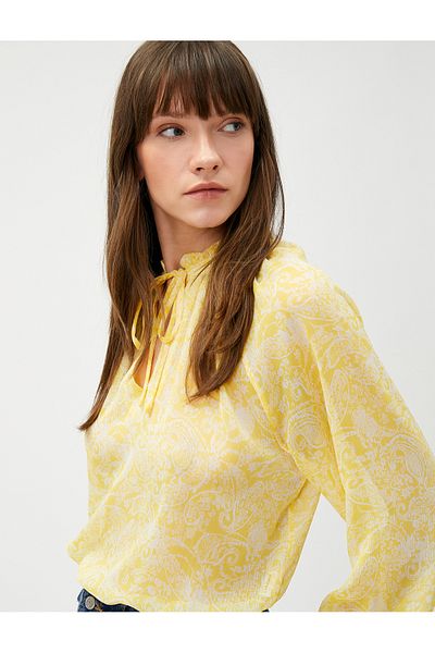 Koton Geblümte Bluse mit langen Ärmeln und Kragendetail