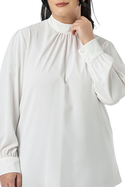 DISENTIS MODEST Bluză albă drapată cu guler supradimensionat, cu nasturi la spate