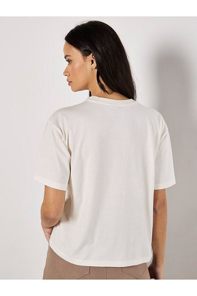 Apricot Free Spirit T-shirt Mit Gesticktem Schmetterling