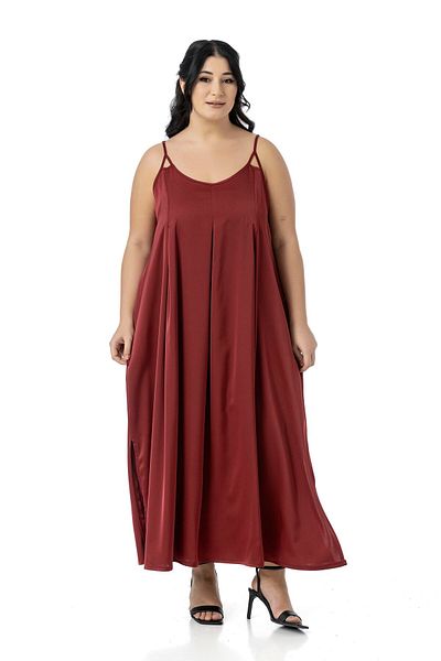 DISENTIS MODEST Rochie lungă din satin burgundă, cu bretele subțiri reglabile, cu detalii în pliuri adânci