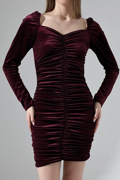 Deafox Langärmliges, gerafftes Kleid aus Pflaumensamtstoff