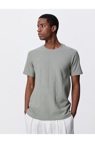 Koton Βασικό T-Shirt με υφή Crew Neck Slim Fit Cotton