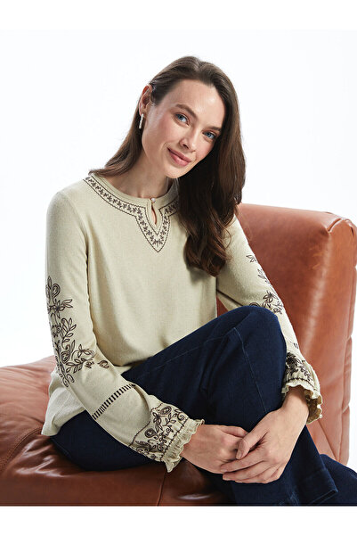 LC Waikiki Γυναικεία μπλούζα με κέντημα με λαιμόκοψη