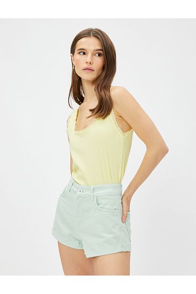 Koton Geripptes Tanktop mit dicken Trägern und Spitzendetail
