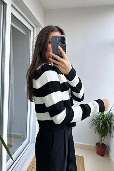 sinemkivanc co Krátký proužkovaný kardigan z úpletu