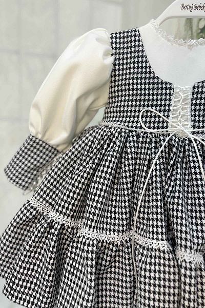 Bertuğ Bebek Rochie de seara creponata cu model picior de poule Rochie alb-negru pentru fetita