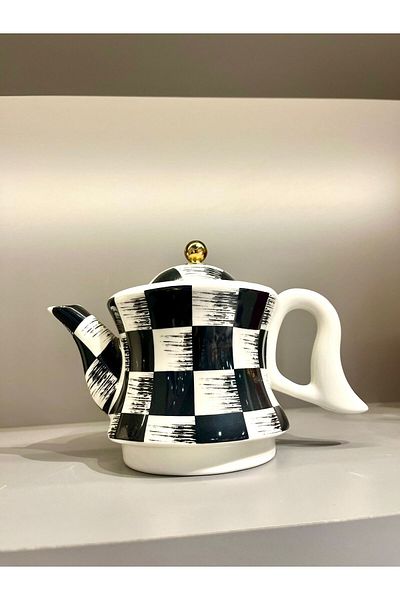 Miss Betty Boğaziçi Sadem - Checkered Teapot