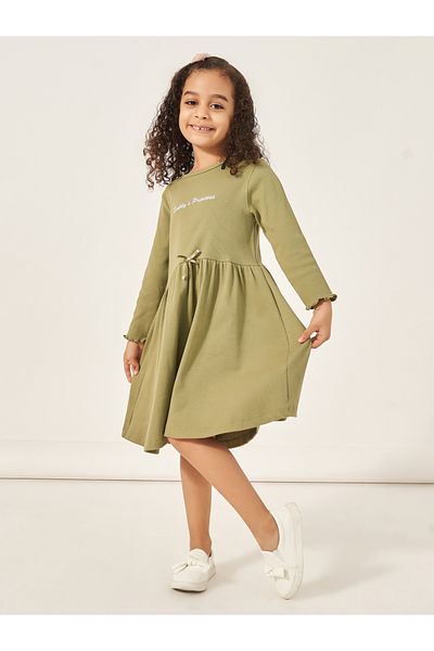 Styli Embroidered Slogan Pleated Waist Rib Knit Dress